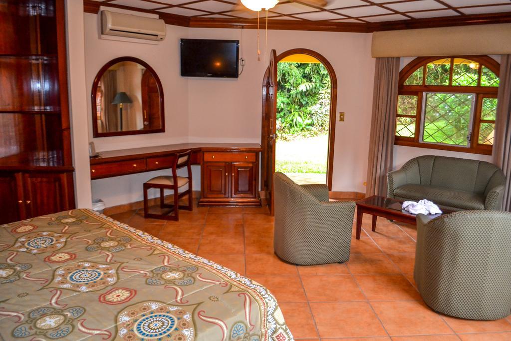 El Tucano Resort & Thermal Spa Quesada  Exterior photo